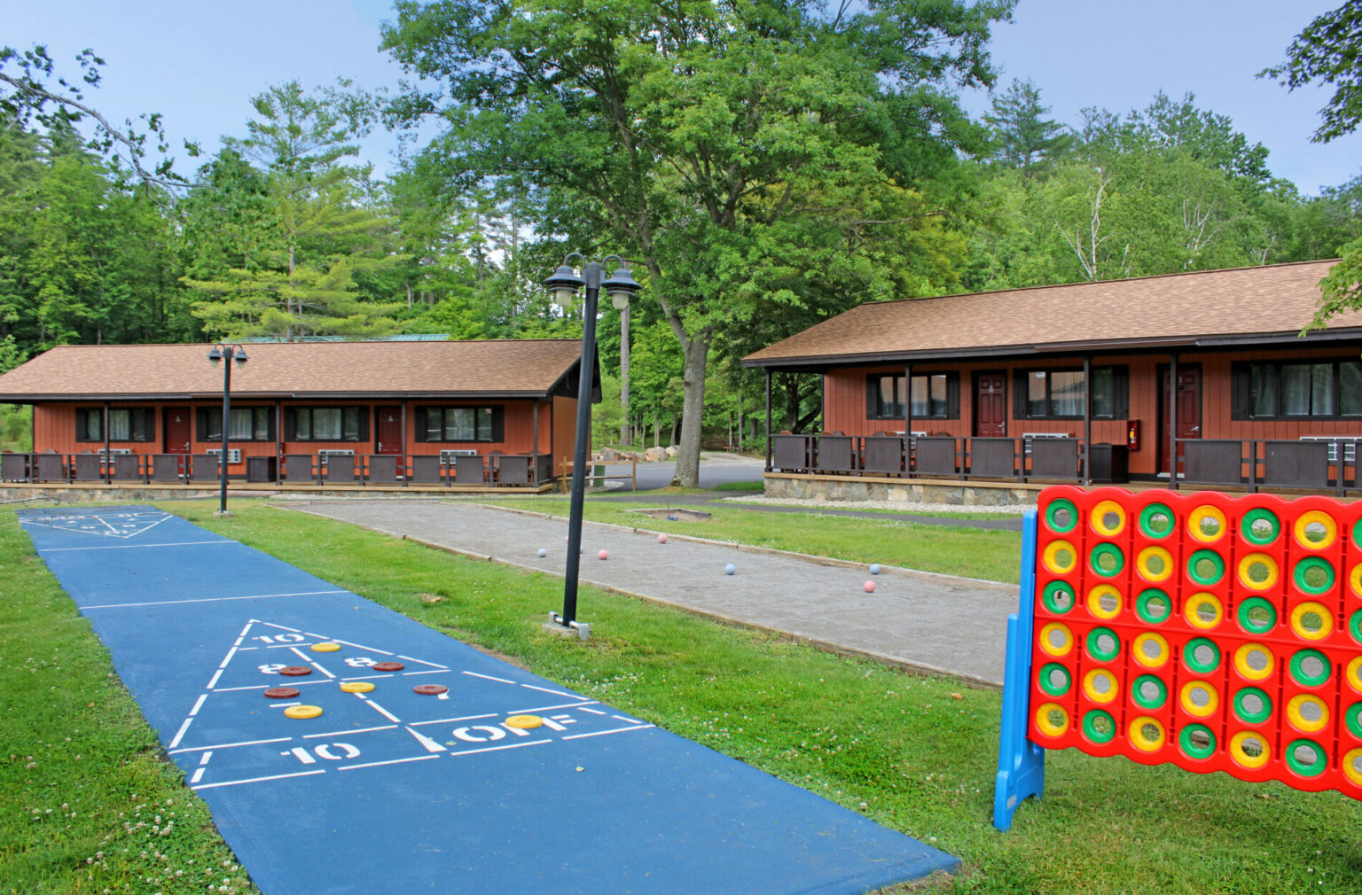 family-friendly-resort-in-lake-george-with-pool-playground-nature-trails